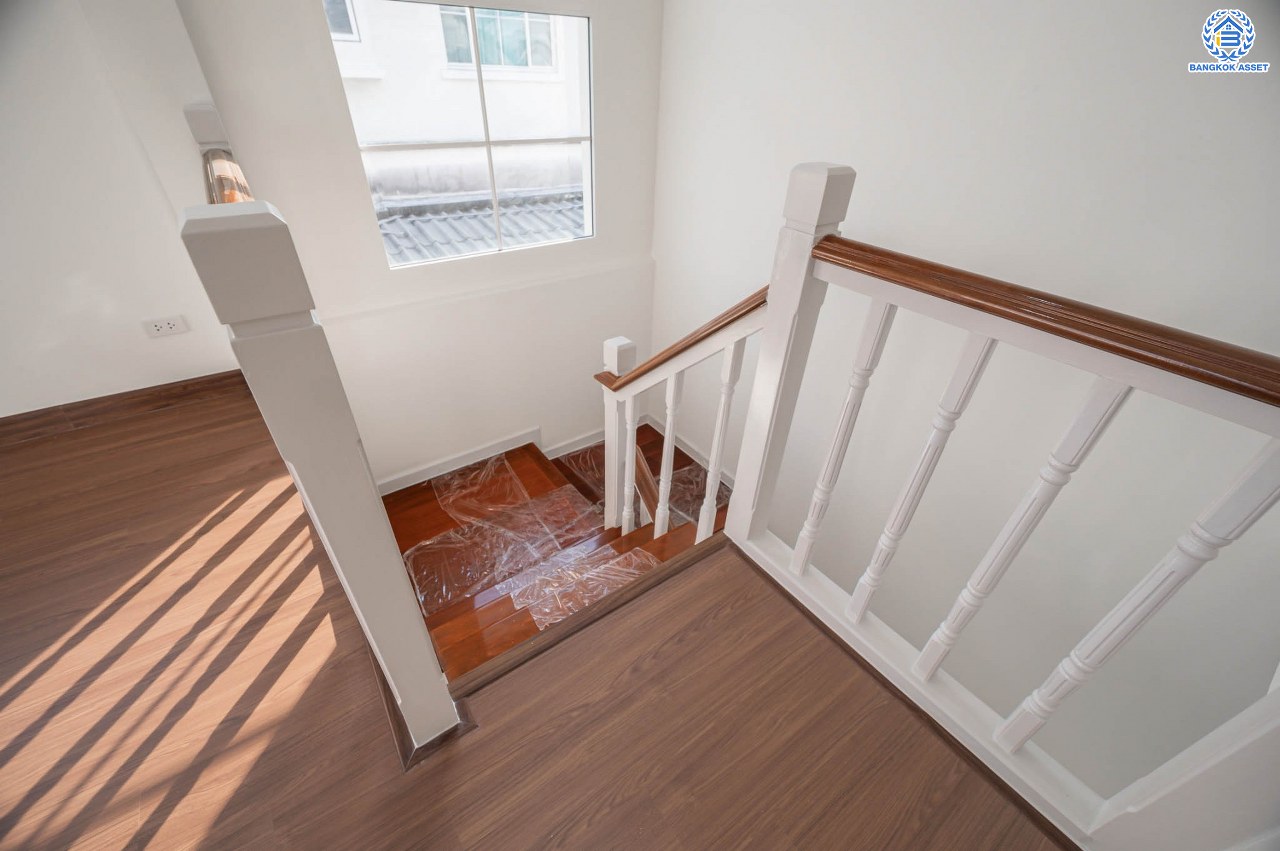 บ้านมือสองตกแต่งใหม่ แบรนด์ LH โครงการ ชัยพฤกษ์ บางบัวทอง หลังใหญ่ เนื้อที่ 94.2 ตร.ว. ฟังก์ชัน 3 ห้องนอน 3 ห้องน้ำ จอดรถได้ 4 คัน พร้อม Facilities ครบครัน บนทำเลเดินทางสะดวก ติดถนนบางกรวย-ไทรน้อย ใกล้เซ็นทรัลเวสต์เกต และรถไฟฟ้าสายสีม่วง "สถานีบางพลู"...